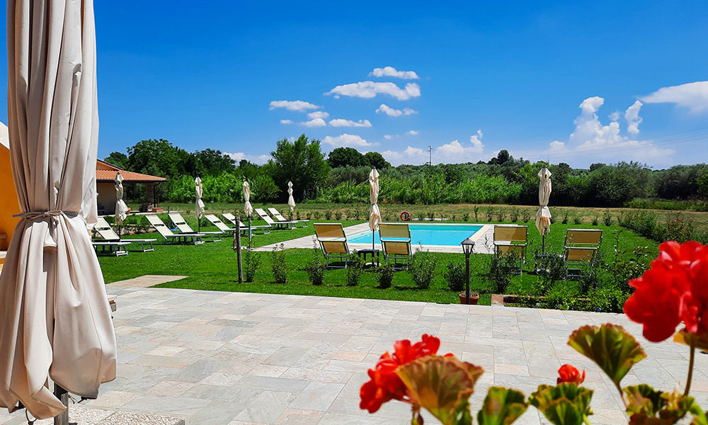 la-piscina-dell'agriturismo-biologico-Pitigliano